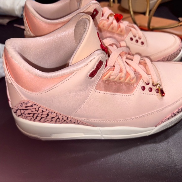 Jordans Valentines Day sneaker - Picture 1 of 5